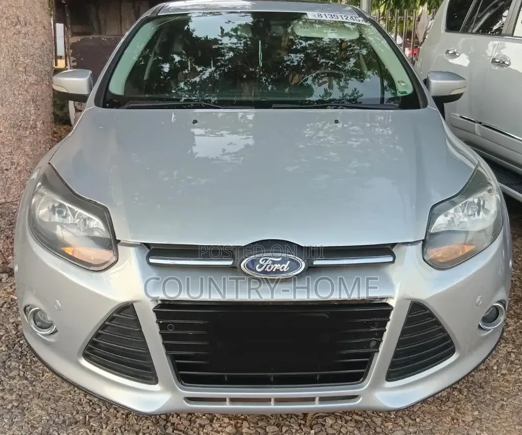 Ford Focus Titanium 5-Door 2013 Silver