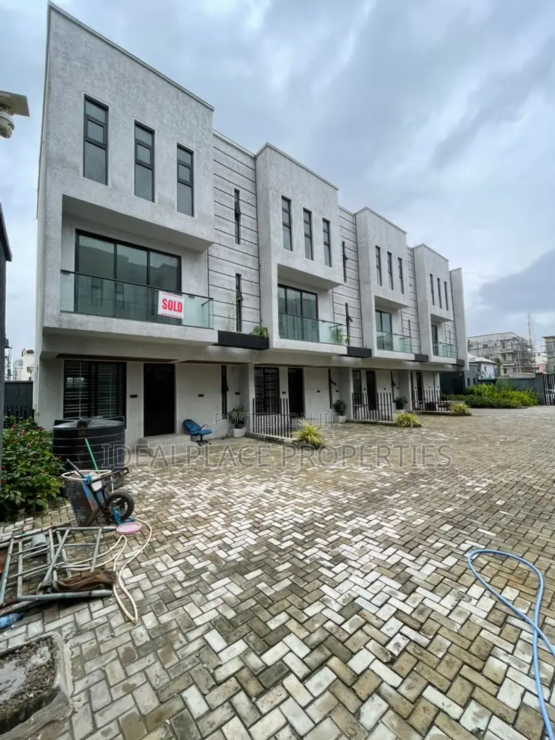 4bdrm Townhouse/Terrace in Ikate for sale