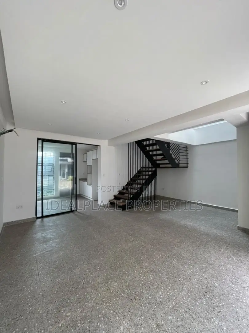 4bdrm Townhouse/Terrace in Ikate for sale