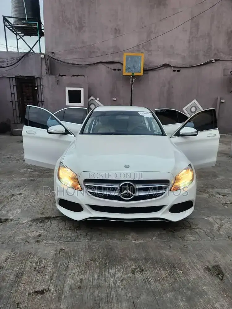 Mercedes-Benz C300 Base AWD 4Matic Sedan (2.0L 4cyl 7A) 2015 White