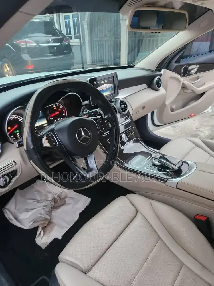 Mercedes-Benz C300 Base AWD 4Matic Sedan (2.0L 4cyl 7A) 2015 White