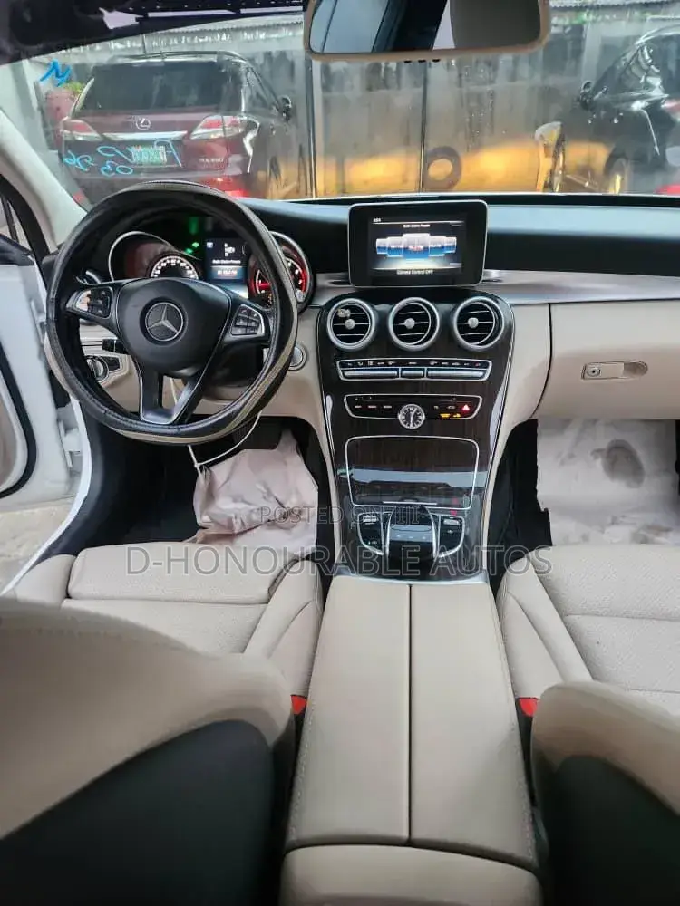 Mercedes-Benz C300 Base AWD 4Matic Sedan (2.0L 4cyl 7A) 2015 White