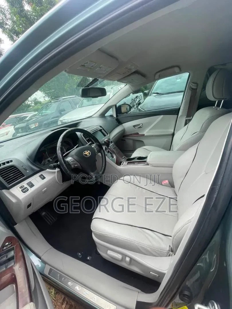 Toyota Venza 2011 Green