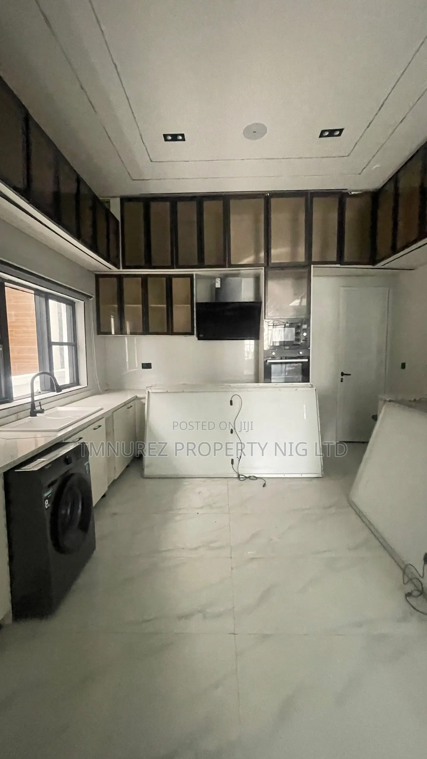 5bdrm Duplex in Chevron for sale