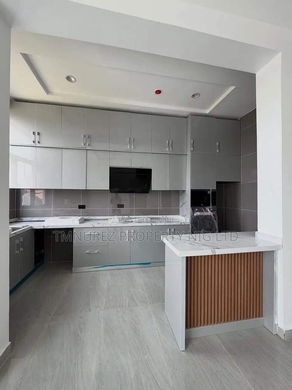2bdrm Apartment in Lekki Phase 1 for rent