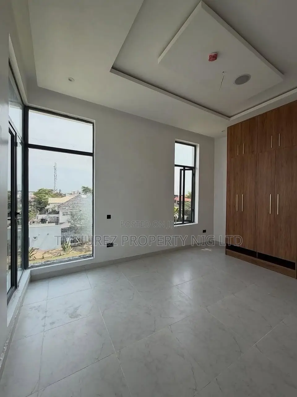 2bdrm Apartment in Lekki Phase 1 for rent