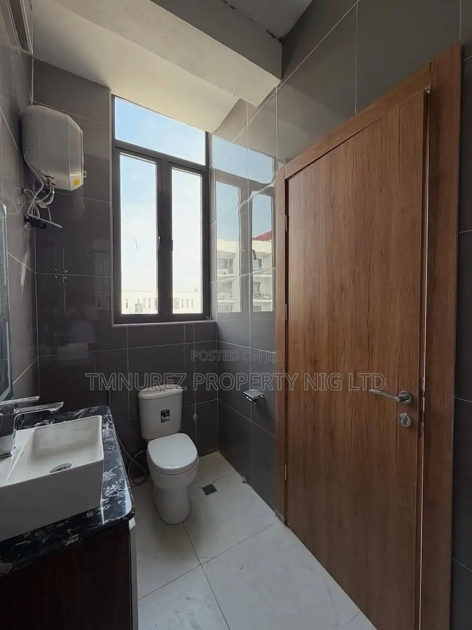 2bdrm Apartment in Lekki Phase 1 for rent