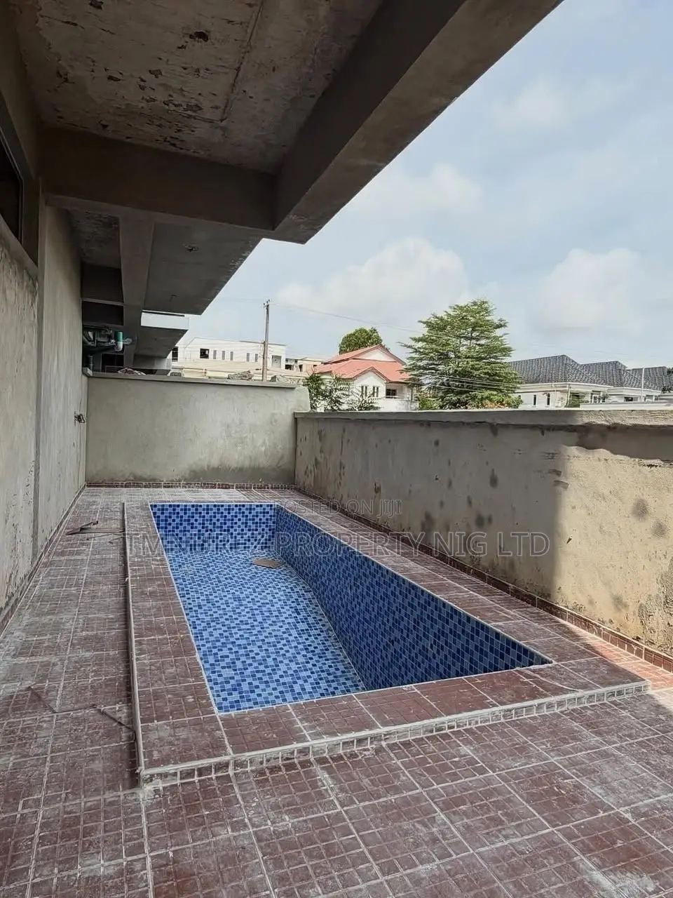 2bdrm Apartment in Lekki Phase 1 for rent