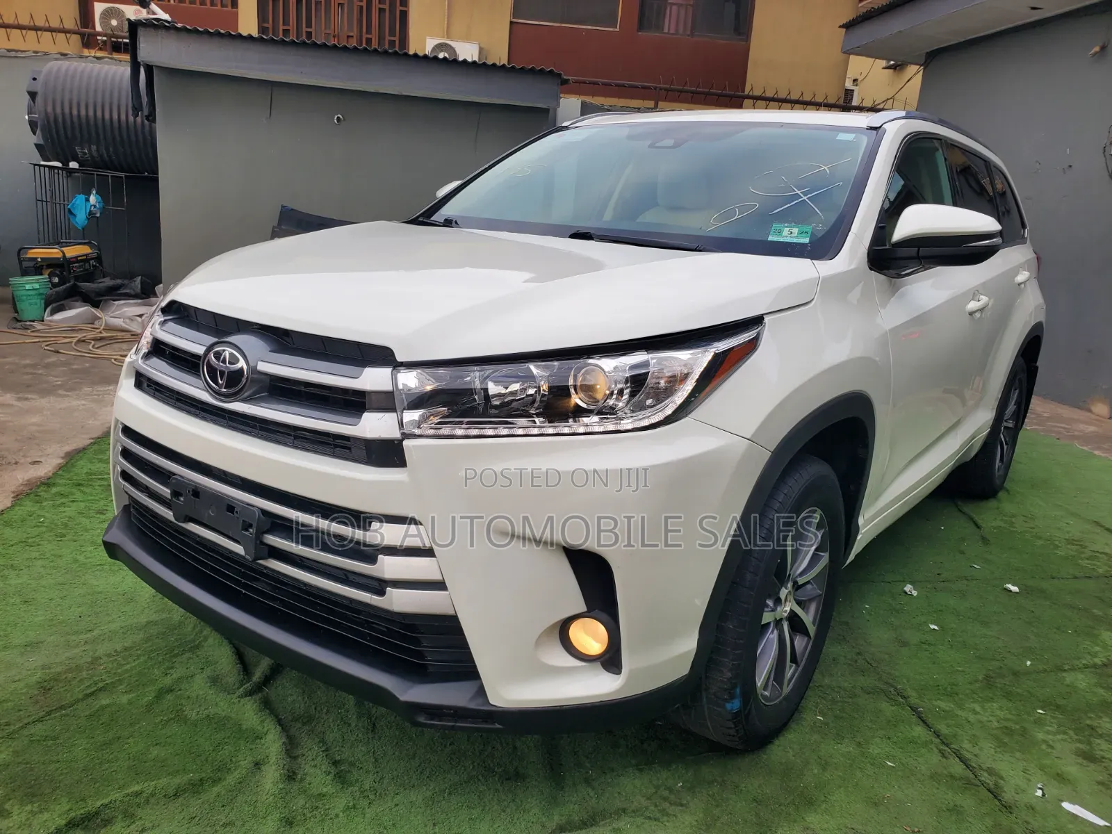 Toyota Highlander XLE 4x4 V6 (3.5L 6cyl 8A) 2018 White