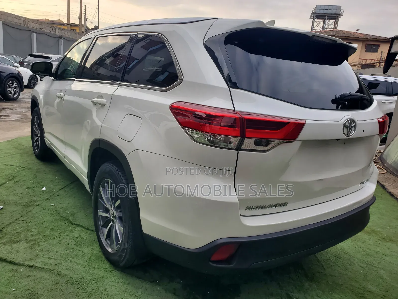 Toyota Highlander XLE 4x4 V6 (3.5L 6cyl 8A) 2018 White