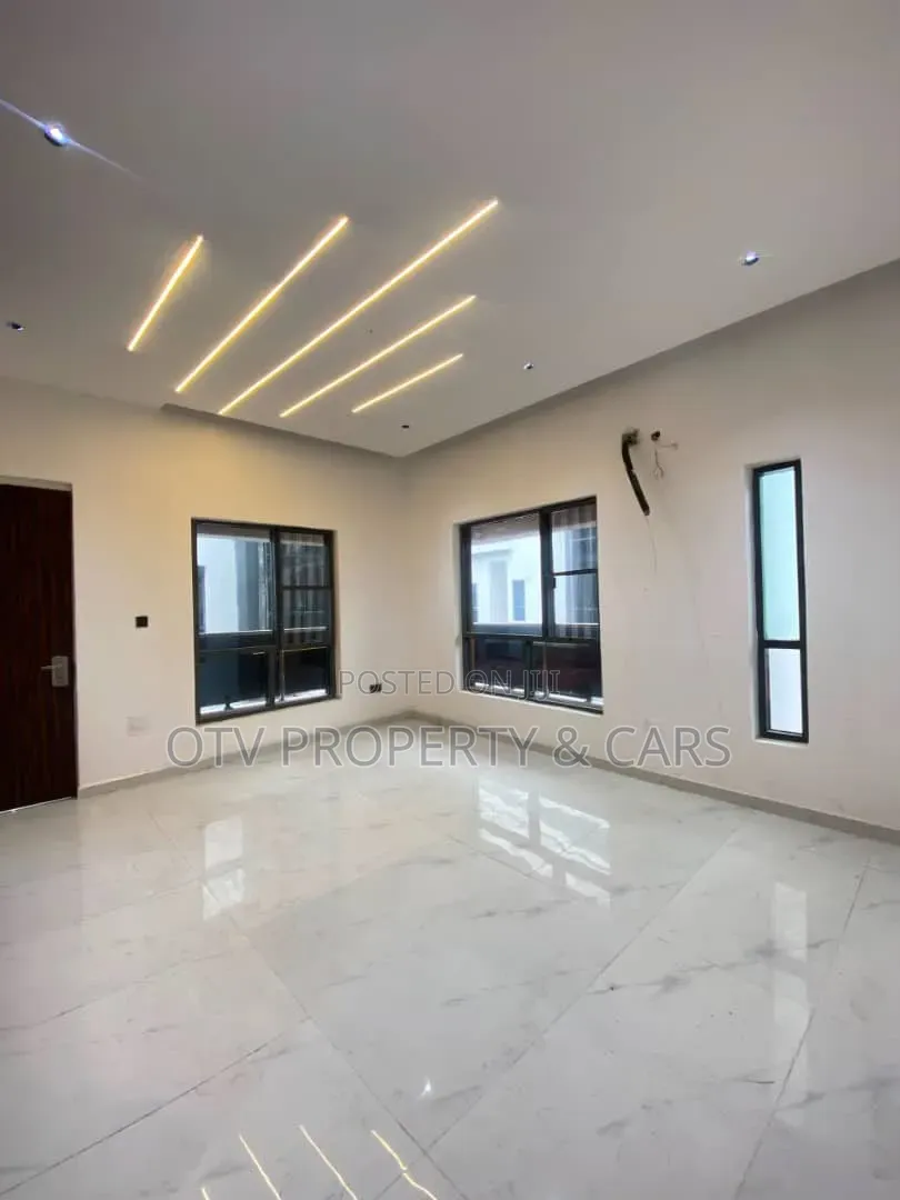 5bdrm Duplex in Ologolo for sale