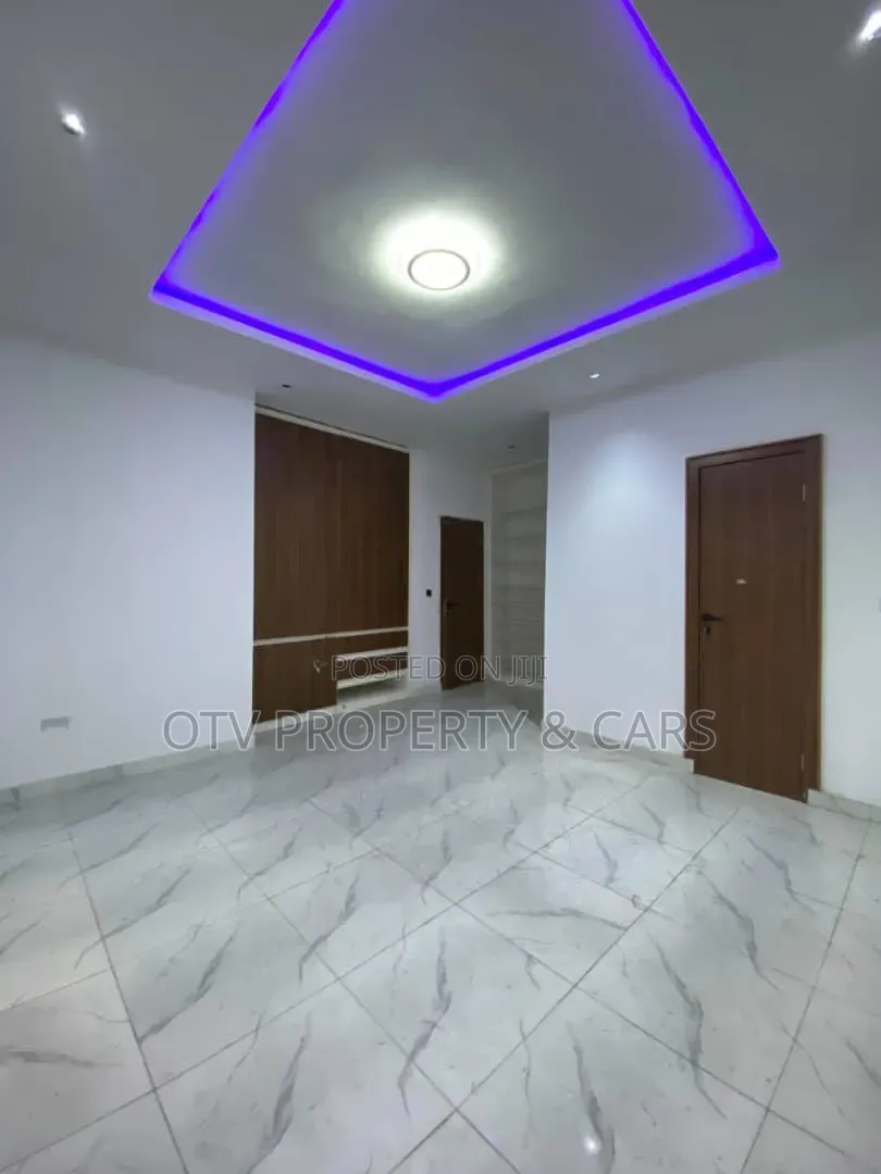 5bdrm Duplex in Ologolo for sale