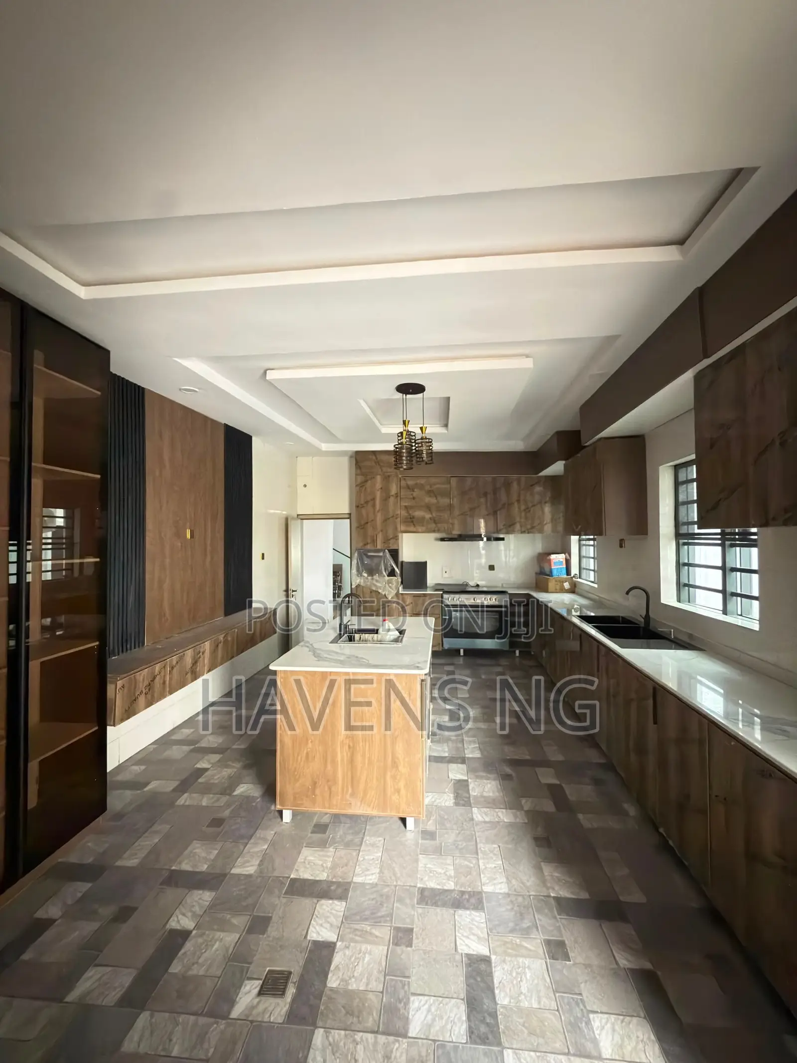 4bdrm Duplex in Basorun for sale