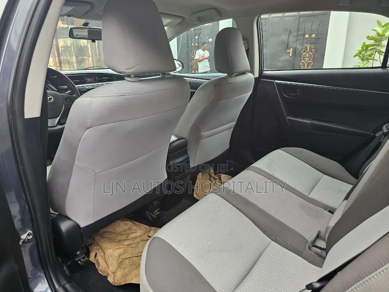 Toyota Corolla LE 4dr Sedan (1.8L 4cyl CVT) 2014 Gray