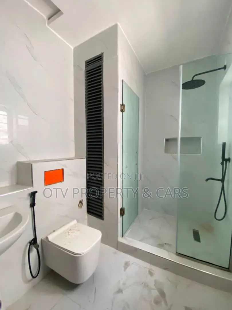 5bdrm Duplex in Ologolo for sale
