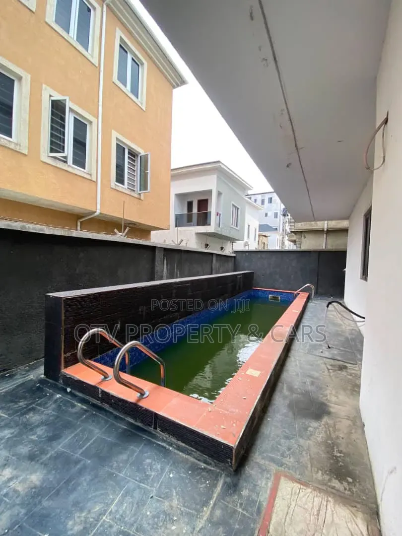 5bdrm Duplex in Ologolo for sale