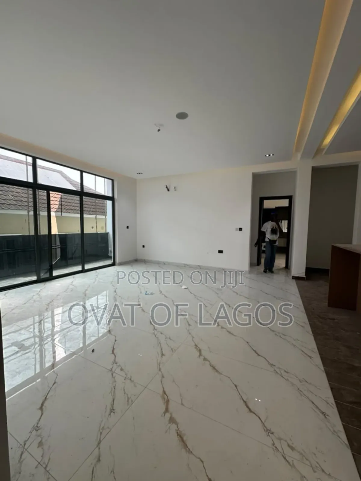 2bdrm Apartment in Lekki Phase 1 for sale