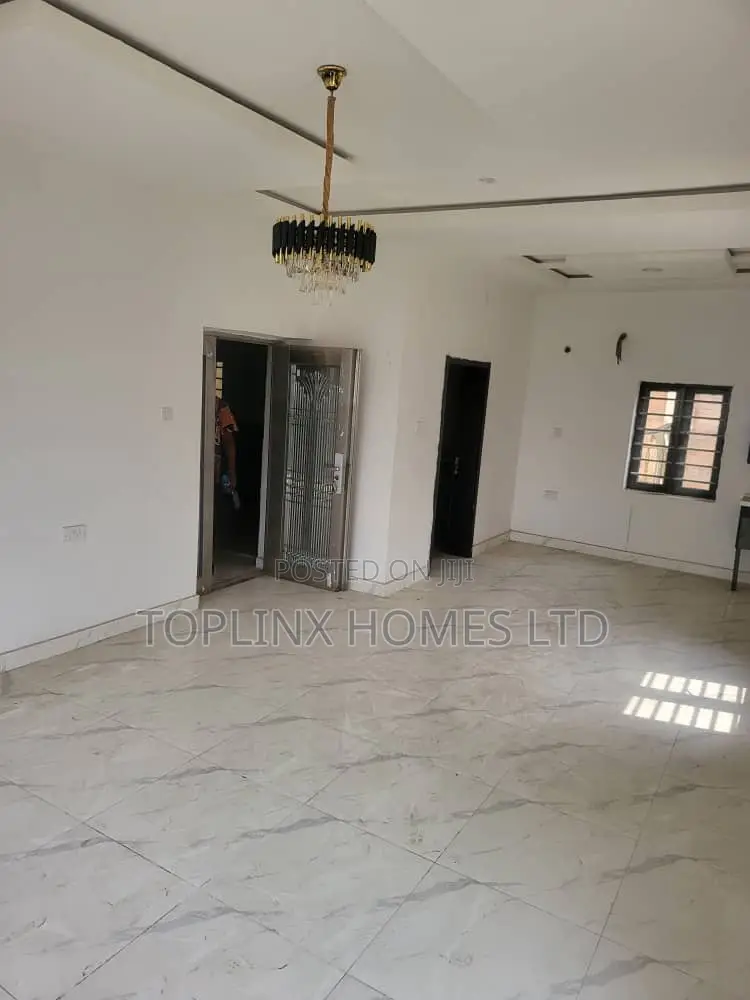 3bdrm Block of Flats in Grandmates, Ago Palace for sale
