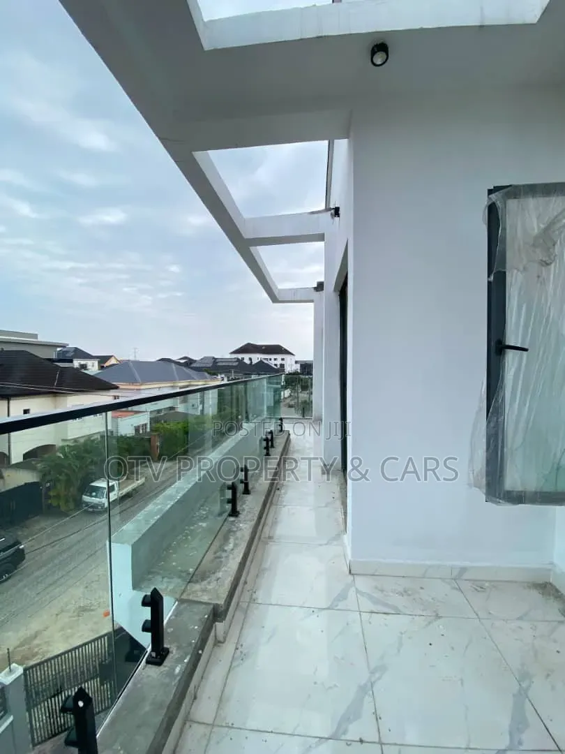 5bdrm Duplex in Idado for sale