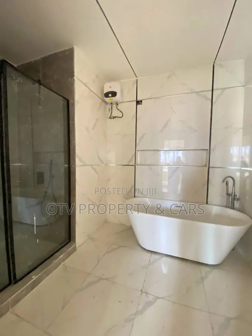 5bdrm Duplex in Idado for sale