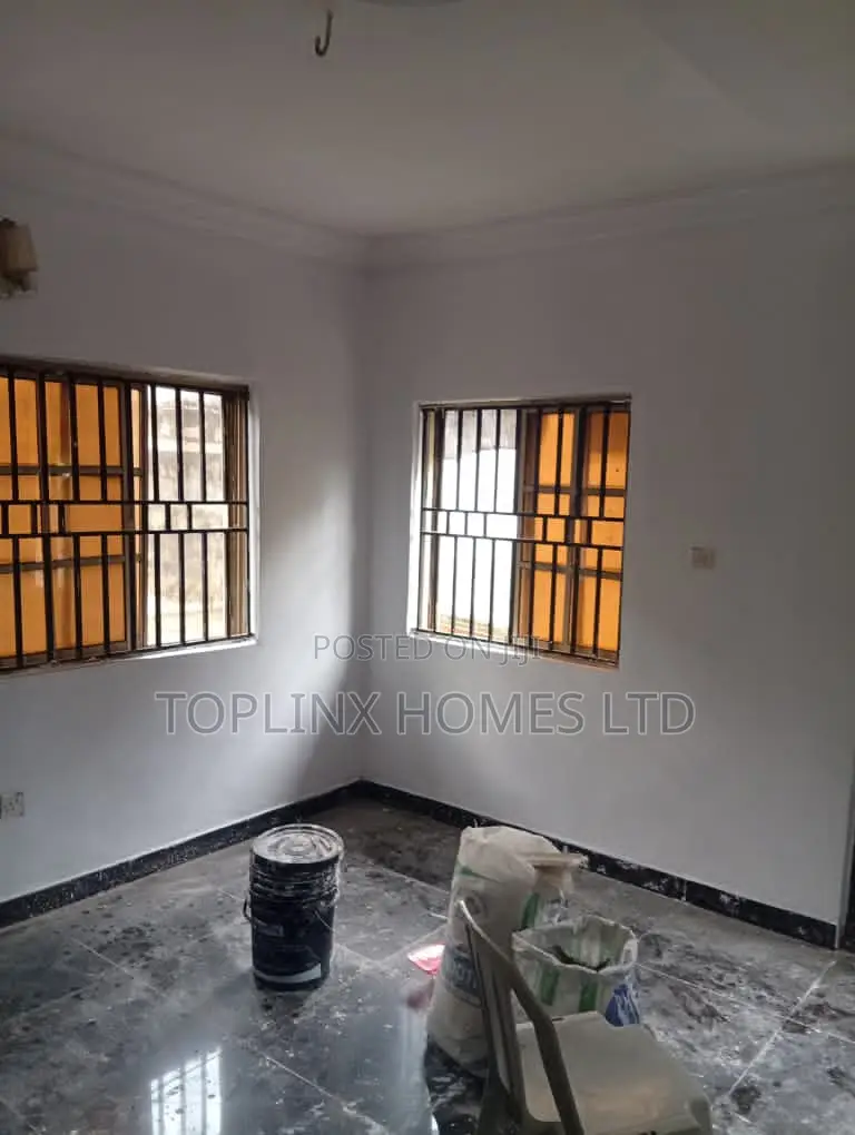 3bdrm Block of Flats in Grandmates, Ago Palace for sale