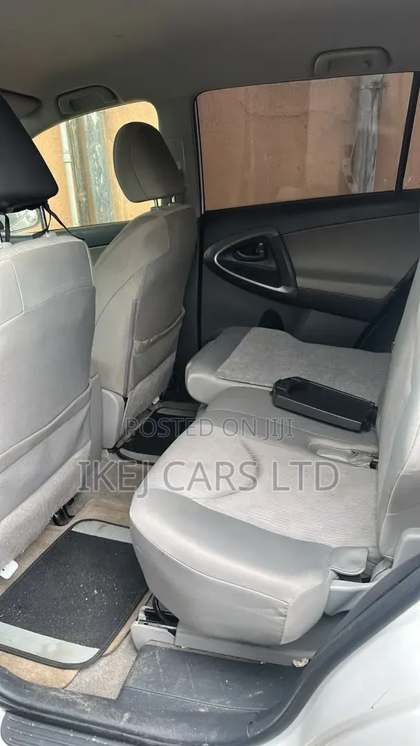 Toyota RAV4 2010 White