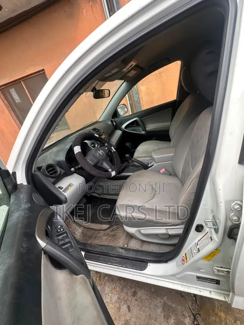 Toyota RAV4 2010 White