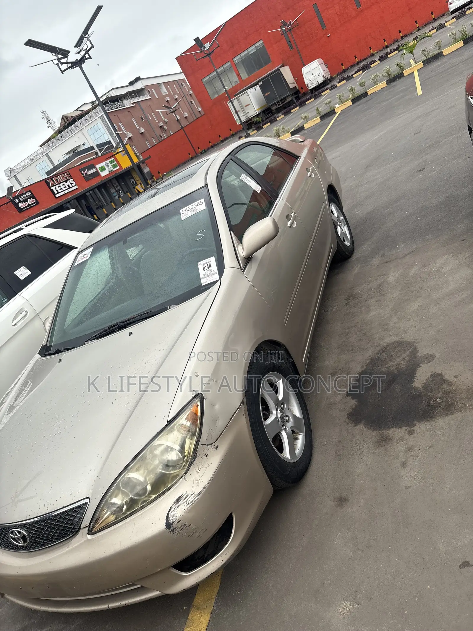 Toyota Camry SE 2026 Gold