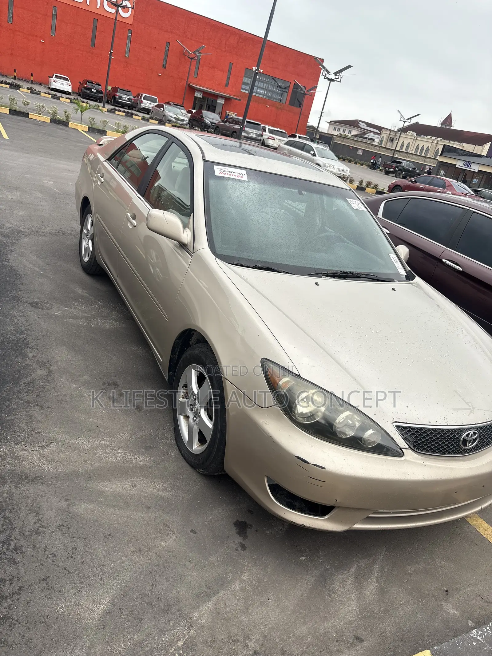 Toyota Camry SE 2026 Gold