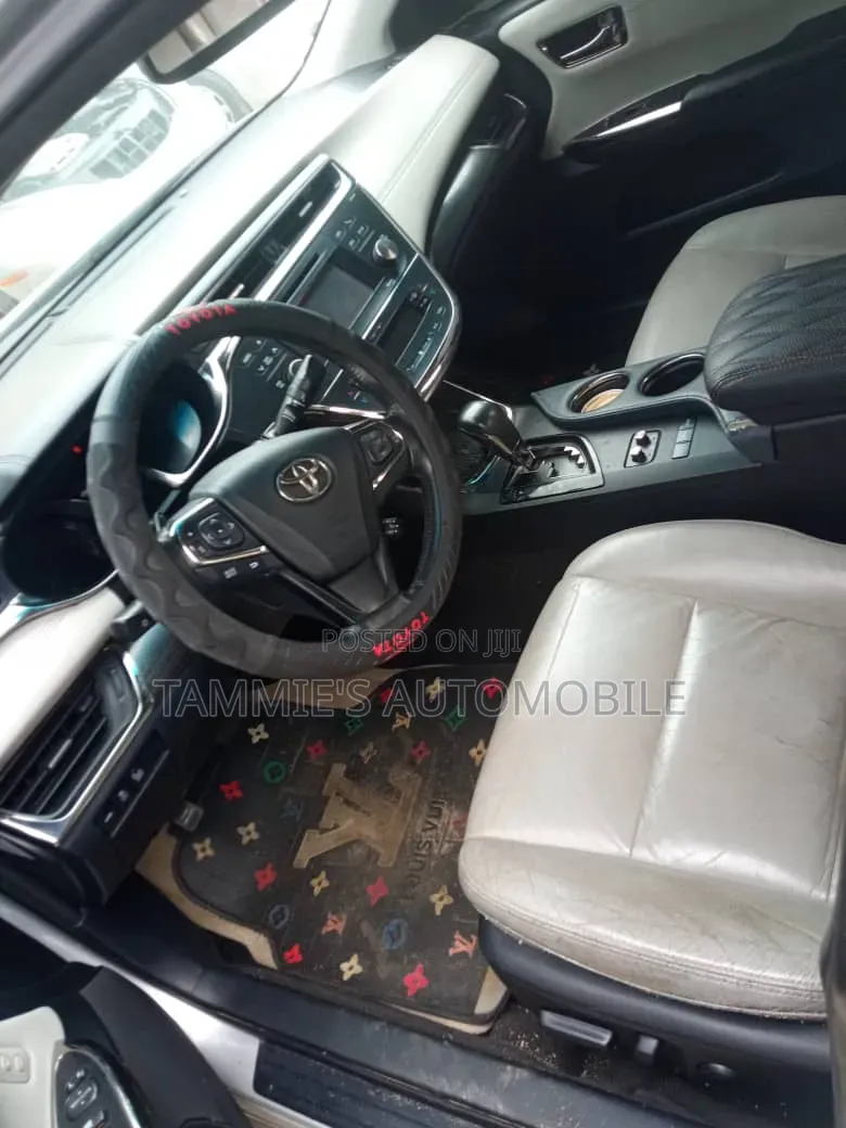 Toyota Avalon XLE 4dr Sedan (3.5L 6cyl 6A) 2015 Silver