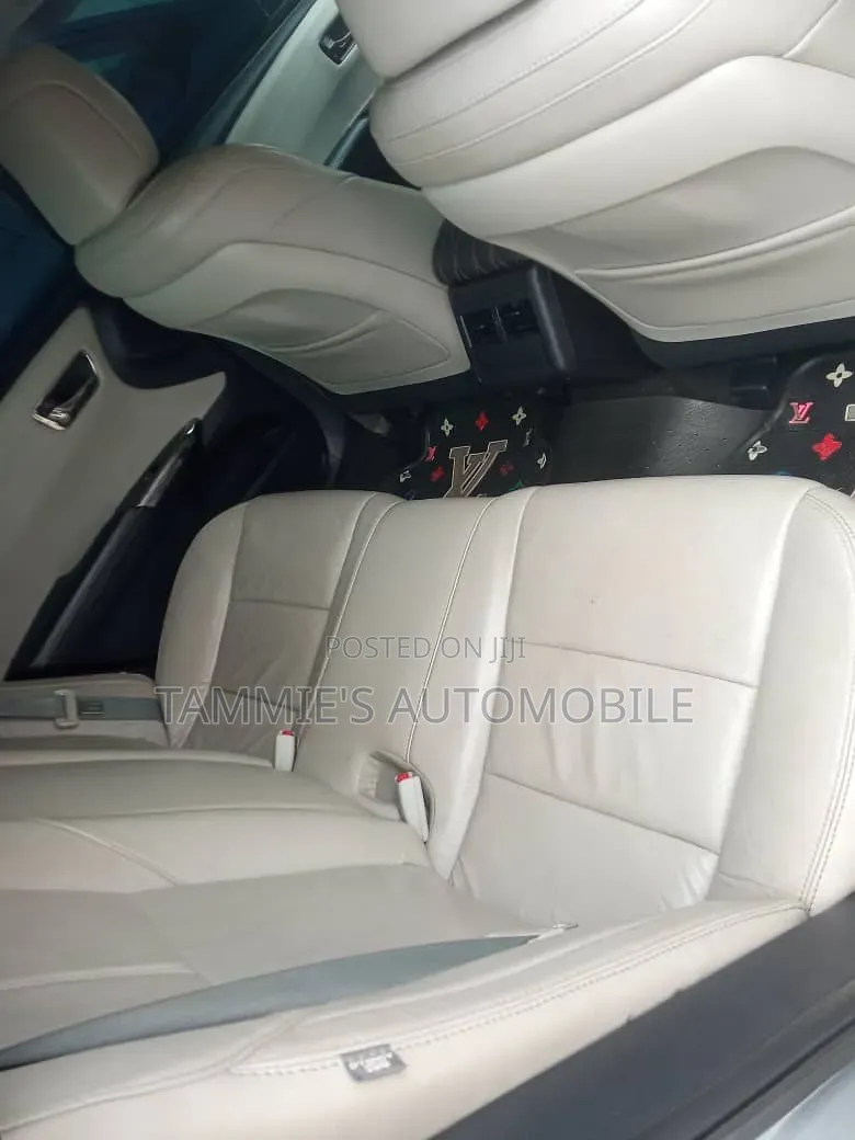 Toyota Avalon XLE 4dr Sedan (3.5L 6cyl 6A) 2015 Silver