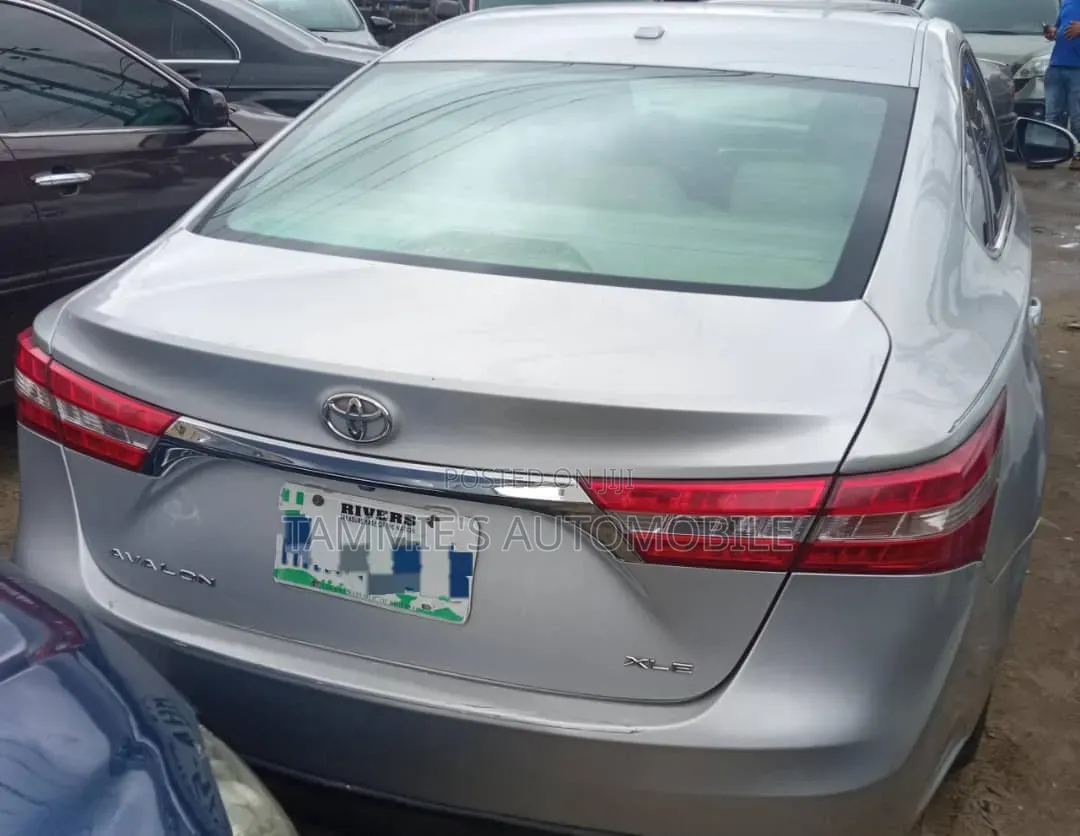 Toyota Avalon XLE 4dr Sedan (3.5L 6cyl 6A) 2015 Silver