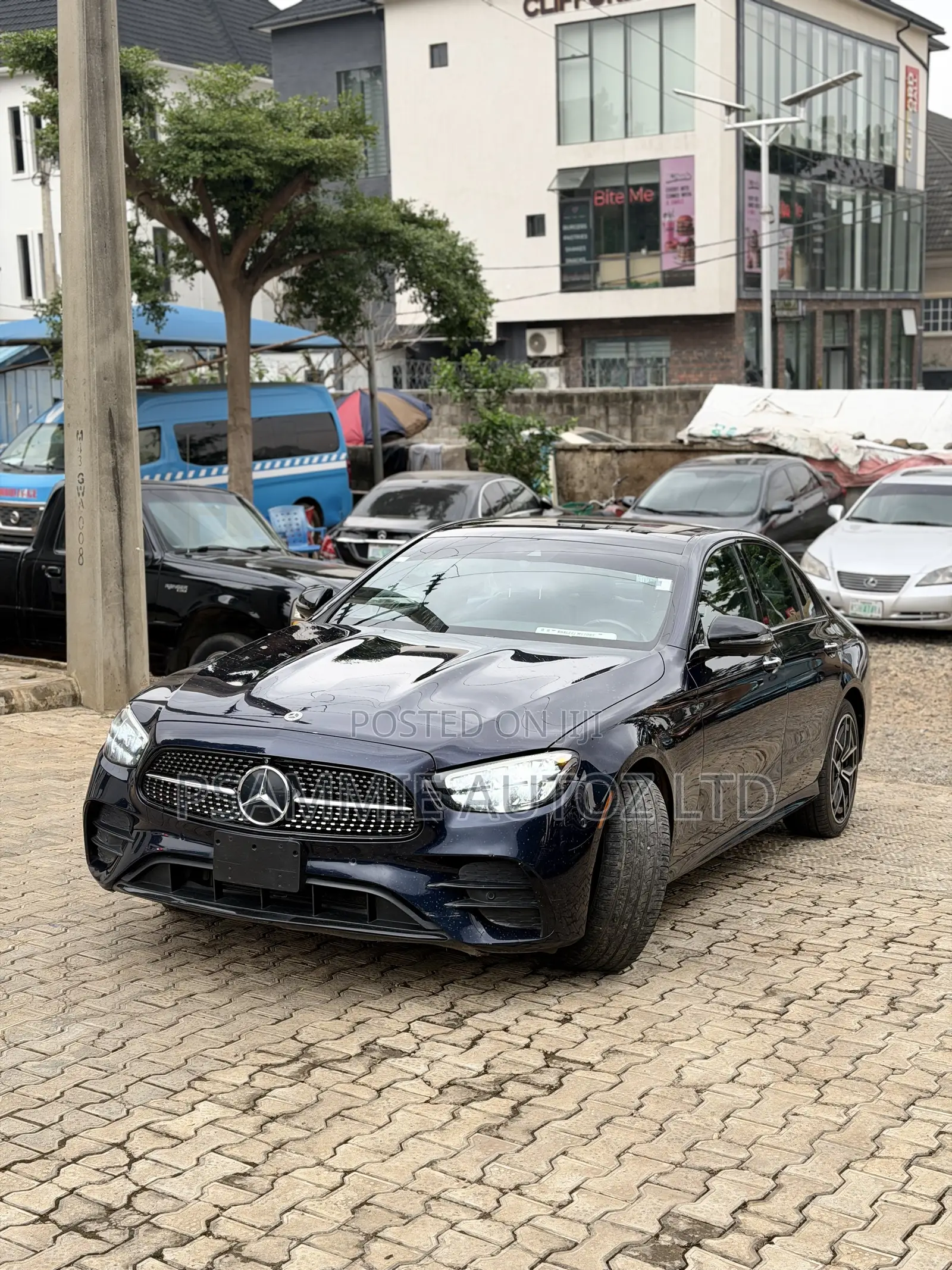 Mercedes-Benz E350 2021 Blue