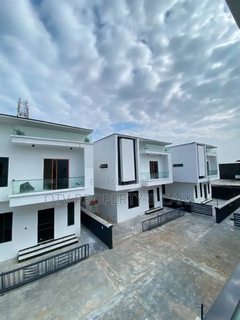 4bdrm Duplex in Idado for sale