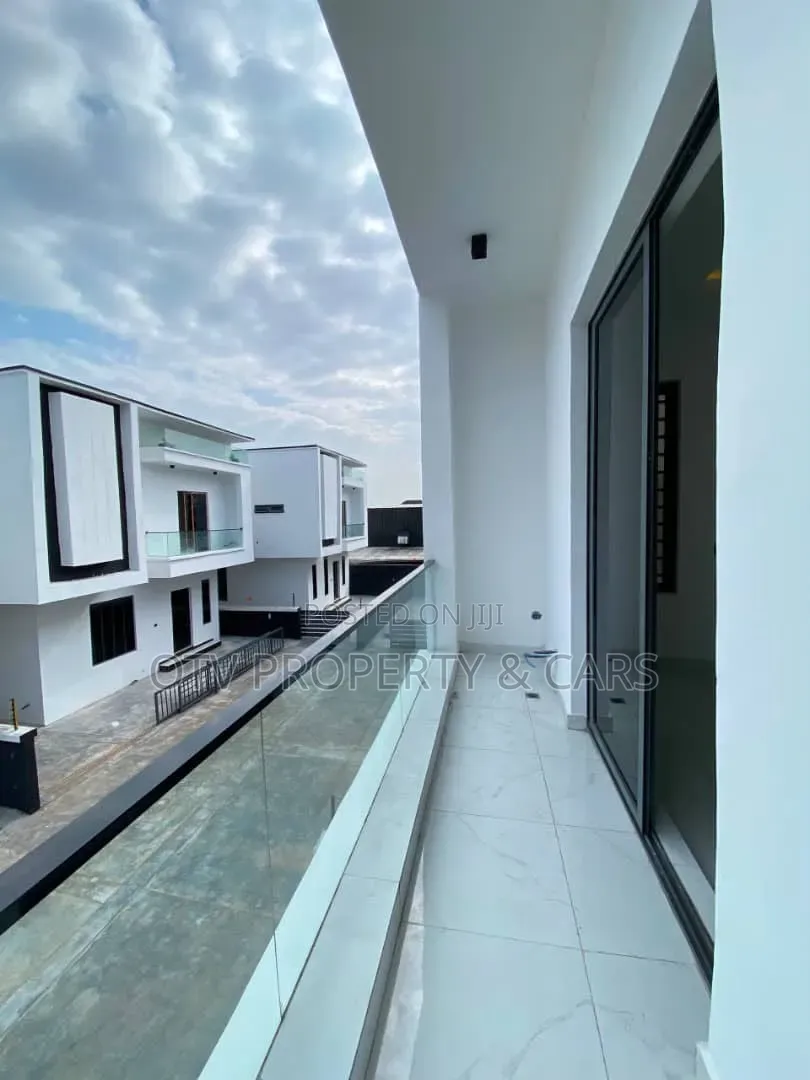 4bdrm Duplex in Idado for sale