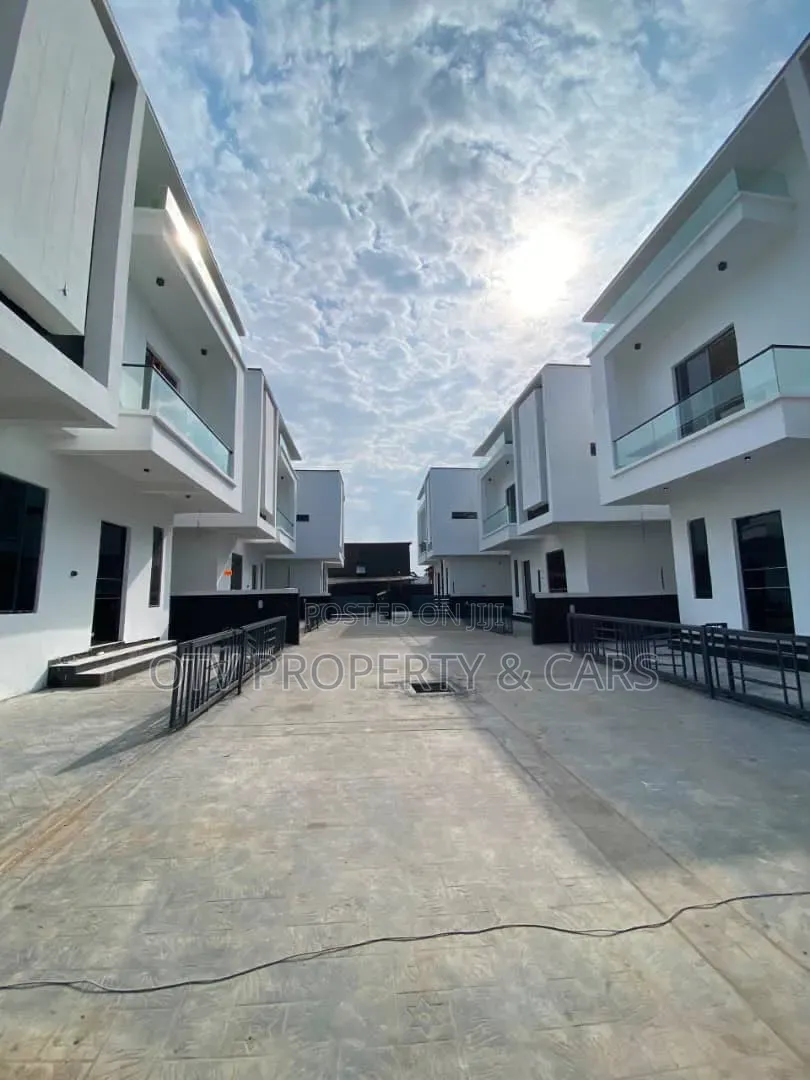 4bdrm Duplex in Idado for sale
