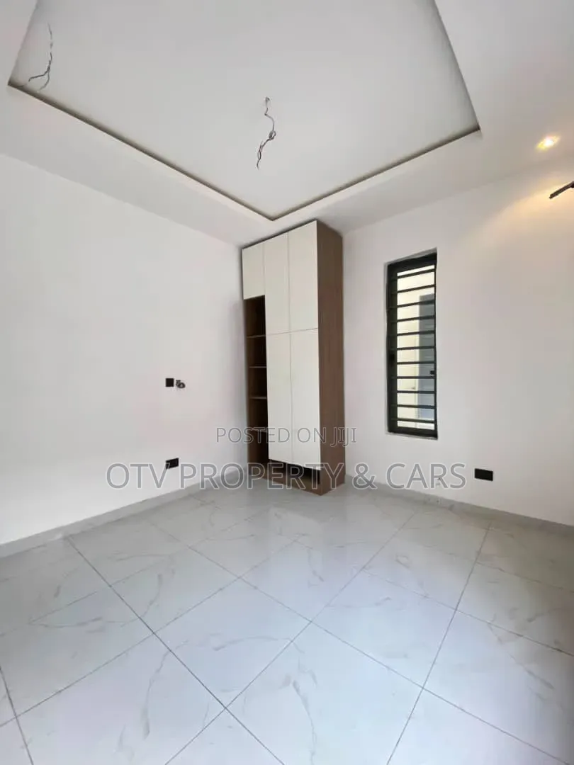4bdrm Duplex in Idado for sale