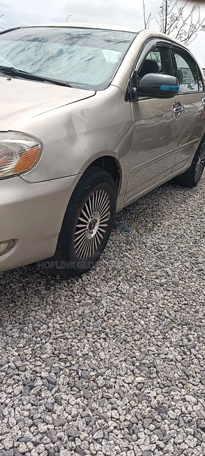 Toyota Corolla 2004 Gold