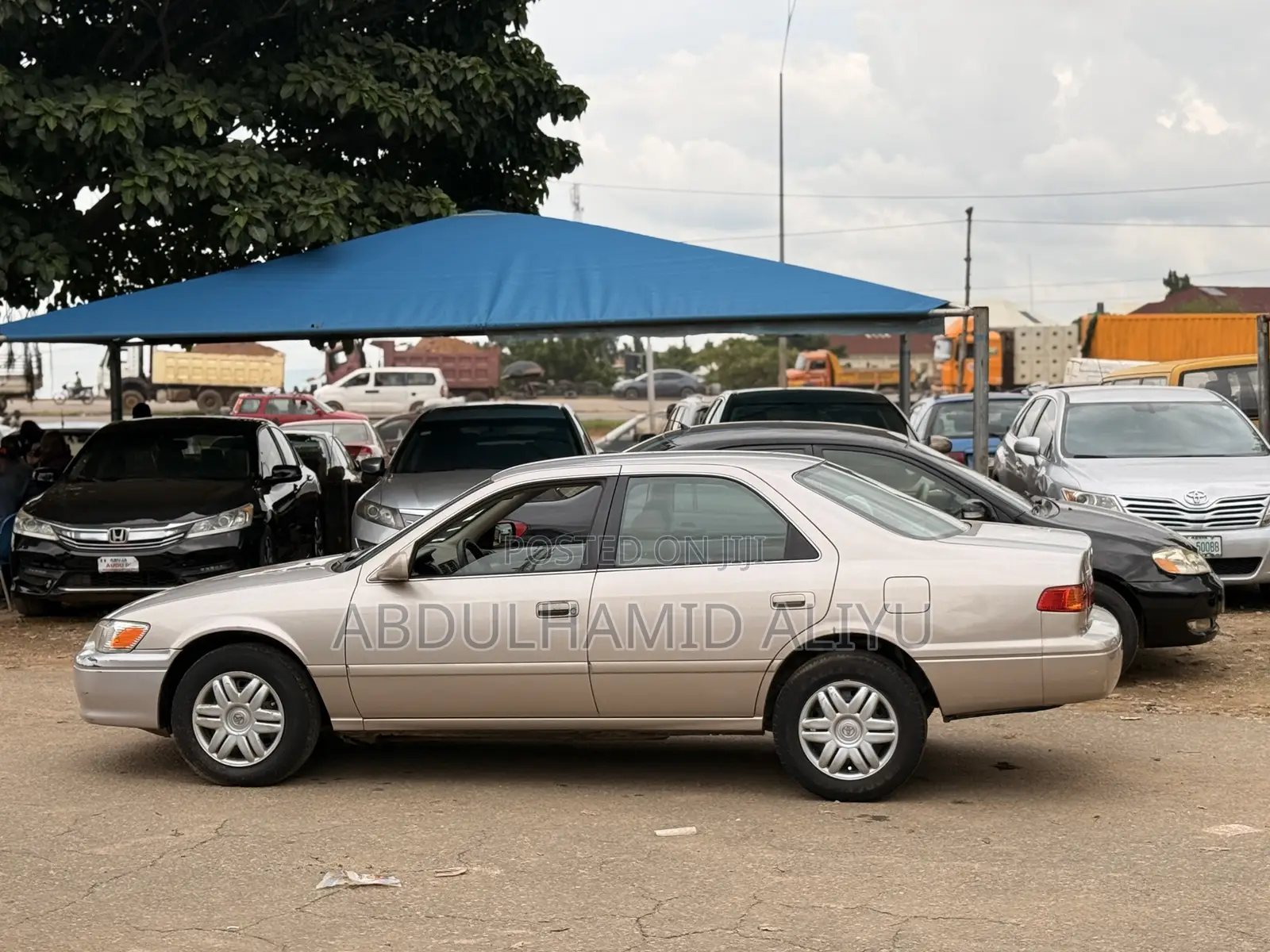 Toyota Camry LE 4dr Sedan (2.2L 4cyl 4A) 2001 Gold