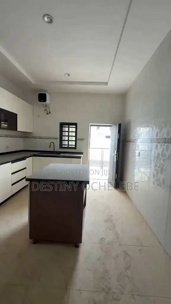 3bdrm Apartment in Guzape for sale