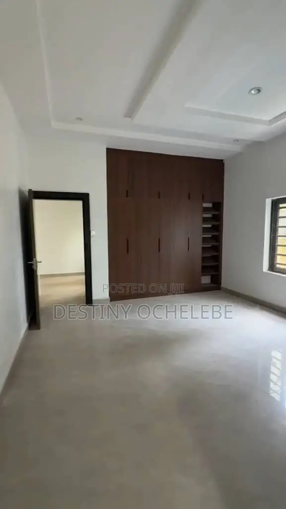 3bdrm Apartment in Guzape for sale