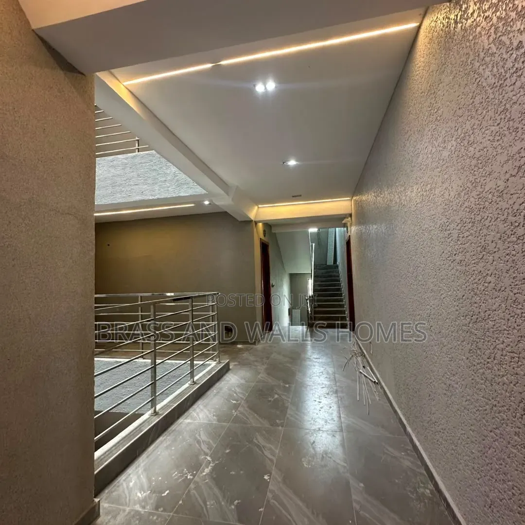 Furnished 2bdrm Apartment in Lekki Phase 1 for sale