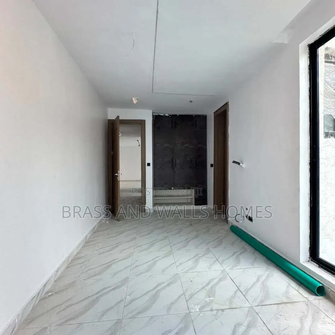 Furnished 2bdrm Apartment in Lekki Phase 1 for sale