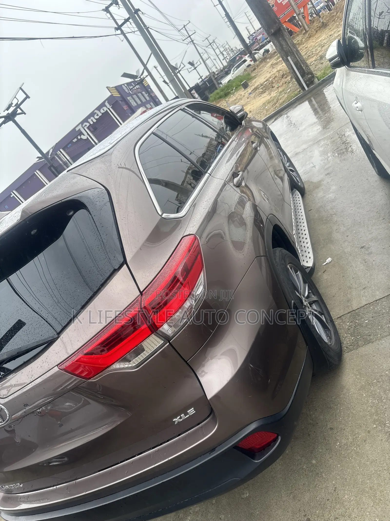 Toyota Highlander XLE 4x4 V6 (3.5L 6cyl 8A) 2018 Brown