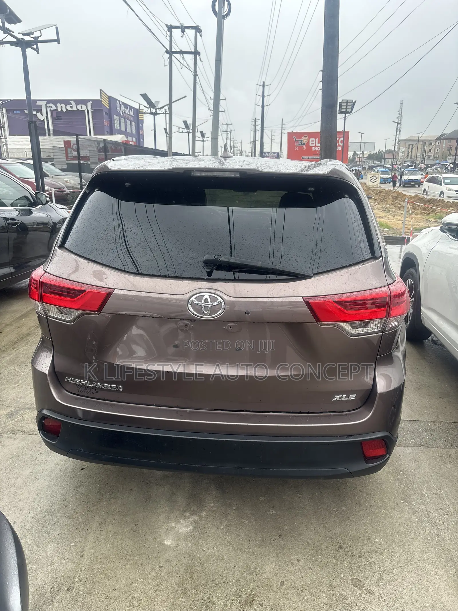 Toyota Highlander XLE 4x4 V6 (3.5L 6cyl 8A) 2018 Brown