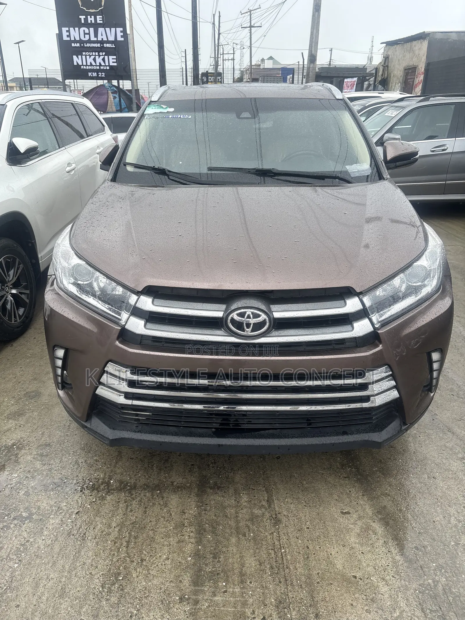 Toyota Highlander XLE 4x4 V6 (3.5L 6cyl 8A) 2018 Brown