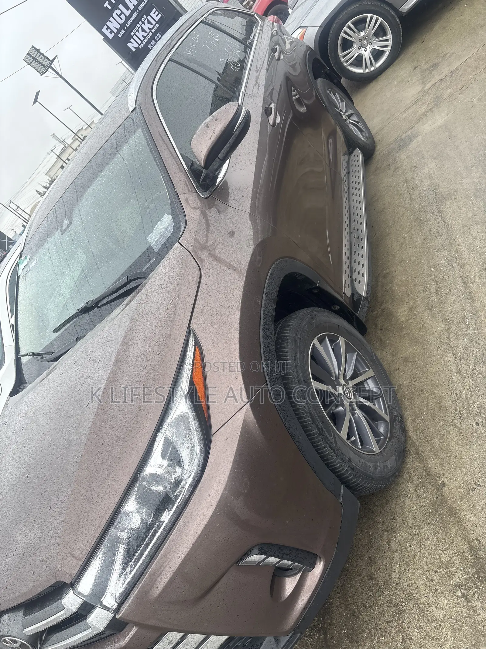 Toyota Highlander XLE 4x4 V6 (3.5L 6cyl 8A) 2018 Brown