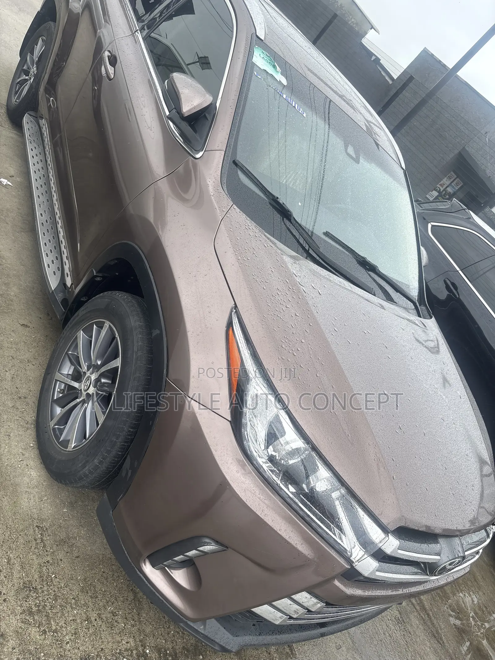 Toyota Highlander XLE 4x4 V6 (3.5L 6cyl 8A) 2018 Brown