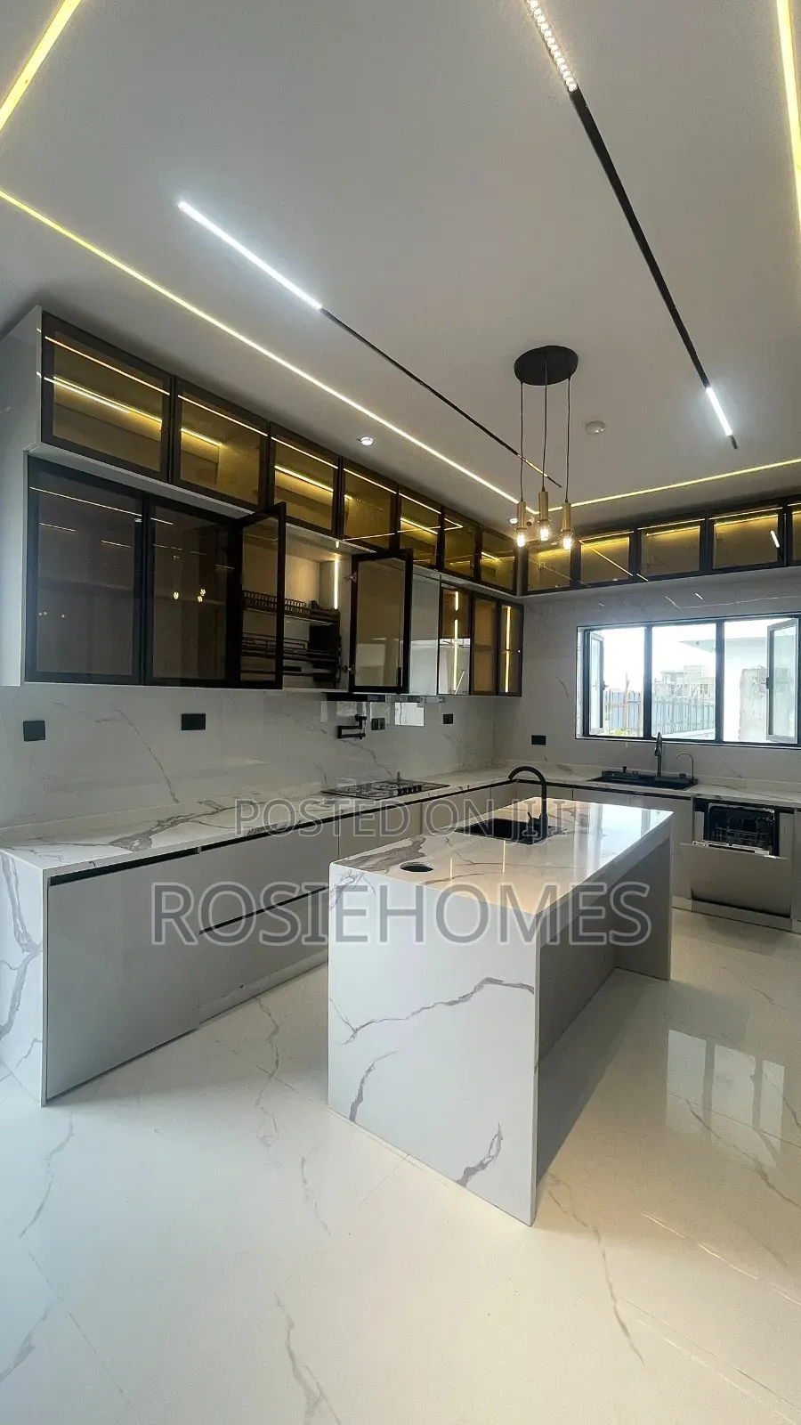 5bdrm Duplex in Ikate for sale