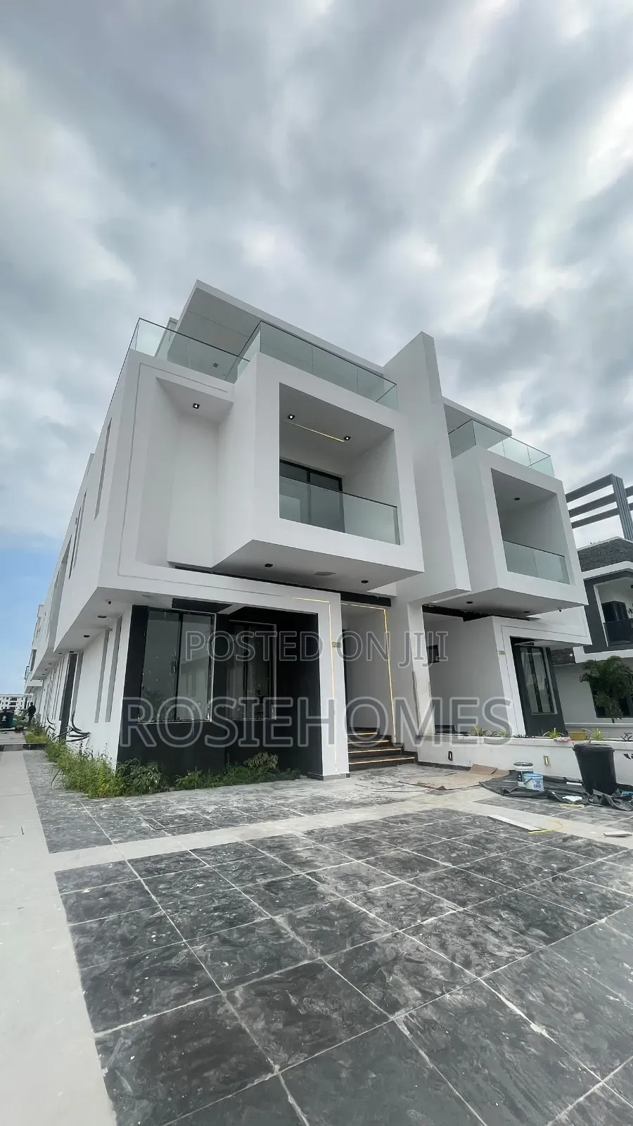 5bdrm Duplex in Ikate for sale